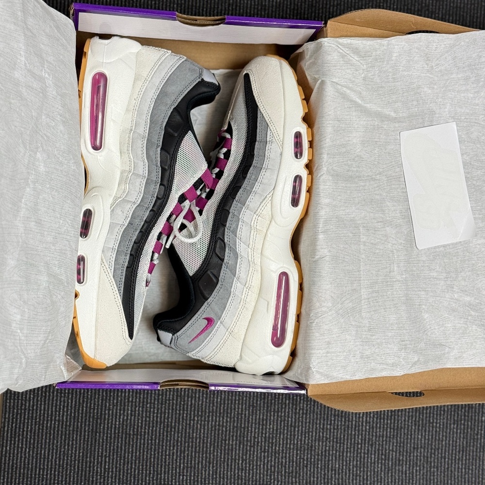 BRAND NEW/NEVER WORN  - Nike SB x Air Max 95 Cactus Flower- SIZE: 11